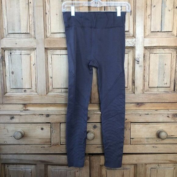 Fabletics Medium Purple SculptKnit Openwork 7/8 Leggings‎ - Picture 2 of 9